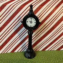 Vintage Mervyns Christmas Village Square Street Clock Metal 5.5&quot; 1995 EUC  - £10.42 GBP