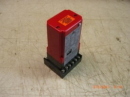 Red Lion Controls Model PRA1-3021, Pulse Rate to Analog Converter id:705 - $907.85 MXN