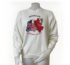 Vintage Berlin Checkpoint Charlie Sweatshirt Mens Small Shirt 1980s Germany - $692.27 MXN