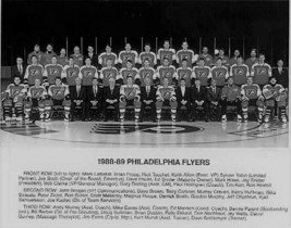 1988-89 PHILADELPHIA FLYERS 8X10 PHOTO HOCKEY NHL PICTURE B/W - $4.94
