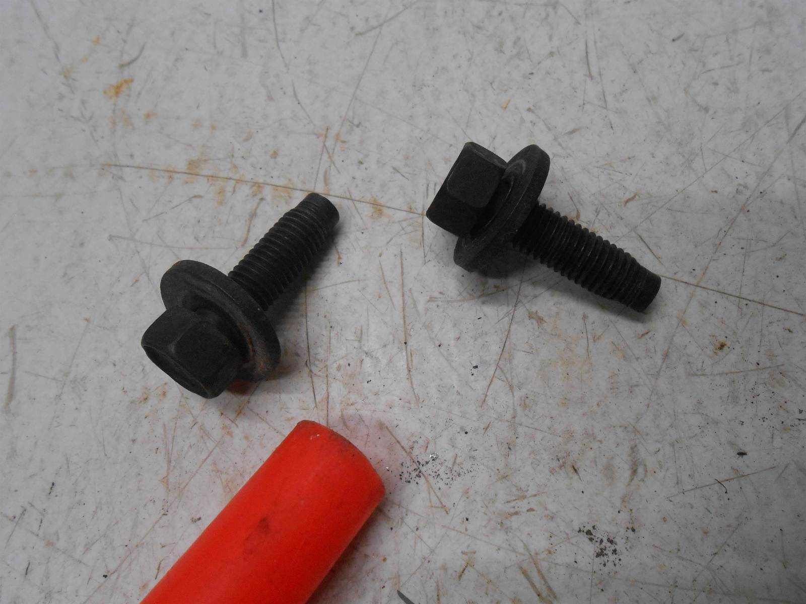 2006 ford escape CHILD SEAT BRACKET CR LH RH - $24.99