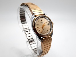 Vintage 1987 Timex Quartz Watch New Battery Gold Tone Please Read - £15.53 GBP