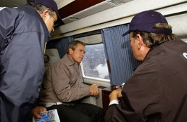 President Bush flies over Ground Zero in Marine One with Giuliani Photo Print - £6.92 GBP+