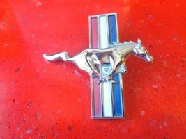 99-04 Ford Mustang Right Side Fender Emblem Badge Logo Symbol yr33 16098 Ab - £7.78 GBP