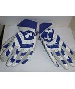 Under Armour- Adult Small  Gloves - Blue and White - $379.94 MXN