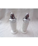 Vintage Milk Glass Salt &amp;Pepper Shakers with Grape Harvest Design &amp; Meta... - $597.52 MXN