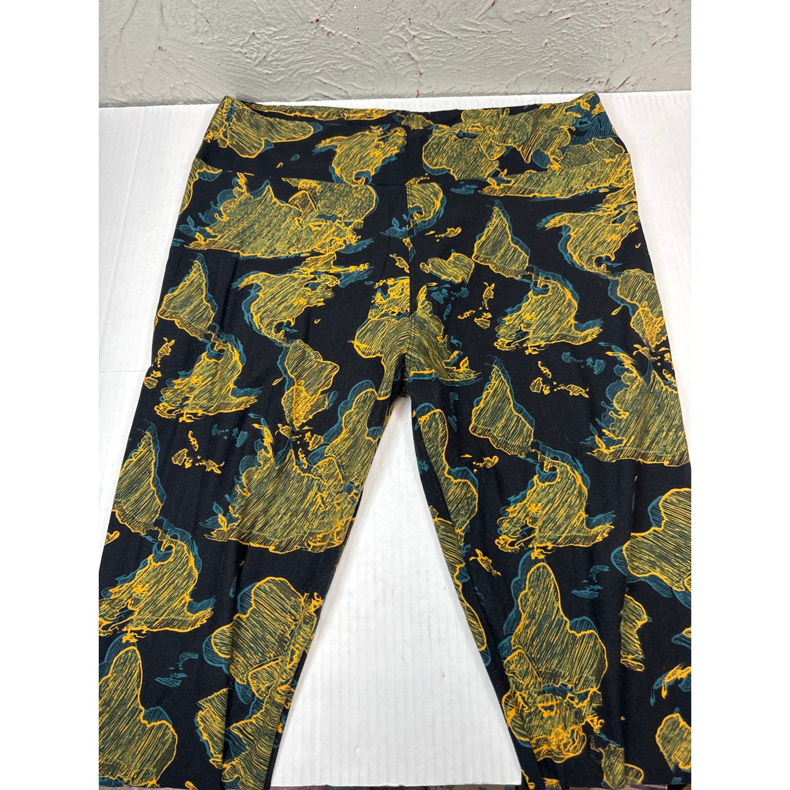 LuLaRoe Leggings World Travel Continents Yellow Blue Black Size Tall & Curvy TC Item image 4