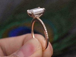 2.35Ct Smeraldo Finto D/VVS1 Diamante Fidanzamento Anello 14K Rosa Placcato Oro - £139.04 GBP