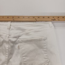 Women's White Denim Mid-Rise Cropped Jeans Measured Size (32×20) image 8
