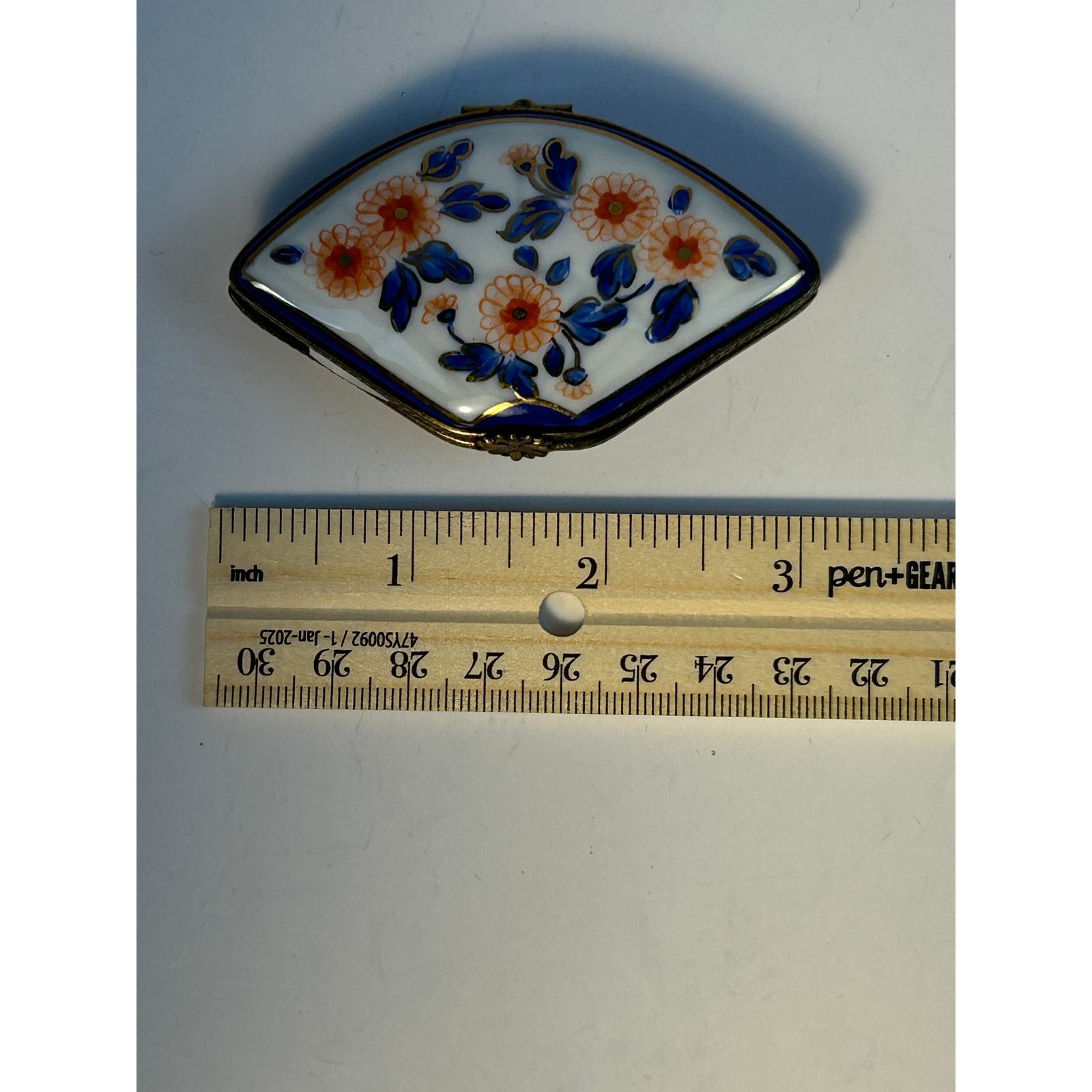 Hand-Painted Limoges Peint Main Trinket Box – Chamart Exclusive Floral Design Item image 13