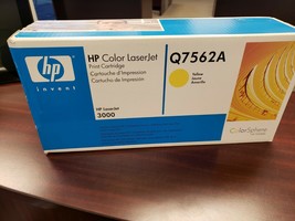 HP Q7562A Yellow LaserJet  Yellow Toner New Sealed!  Q7562A - £25.51 GBP