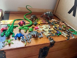 Large Lot of Rubber Plastic Snakes Frogs Lizards Turtles Tortoise Amphibians Tad - £10.46 GBP