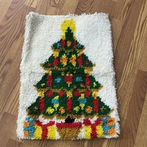 Vintage Completed Christmas Tree Presents Latch Hook Rug Wall Hanging - $18.08