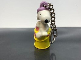 Vintage Keyring Snoopy On A Paint Bucket Keychain Easter Egg Porte-Clés P EAN Uts - £11.77 GBP