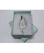Curled Leaf Brooch Pin, Frosted Silver Tone, Vintage Fashion Jewelry, #J... - $6.65 CAD