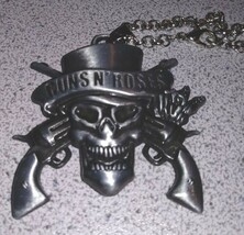 Armes N' Roses Pendentif Collier W/ Chaîne ~ Tout Neuf - $22.77 Armes N' Roses Pendentif Collier W/ Chaîne ~ Tout Neuf - $22.77