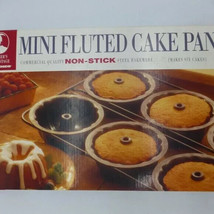 Baker&#39;s Advantage Mini Fluted Cake Pan Makes 6 Mini Bundt Cakes - £12.62 GBP