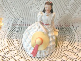 AVON FIGURINE IMAGES OF HOLLYWOOD GWTW VIVIAN LEIGH AS SCARLETT COLLECTI... - $184.65 MXN