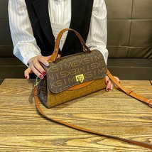 Autumn/winter 2022 new high sense handbag small square bag cover lock women&#39;s ba - £132.82 GBP