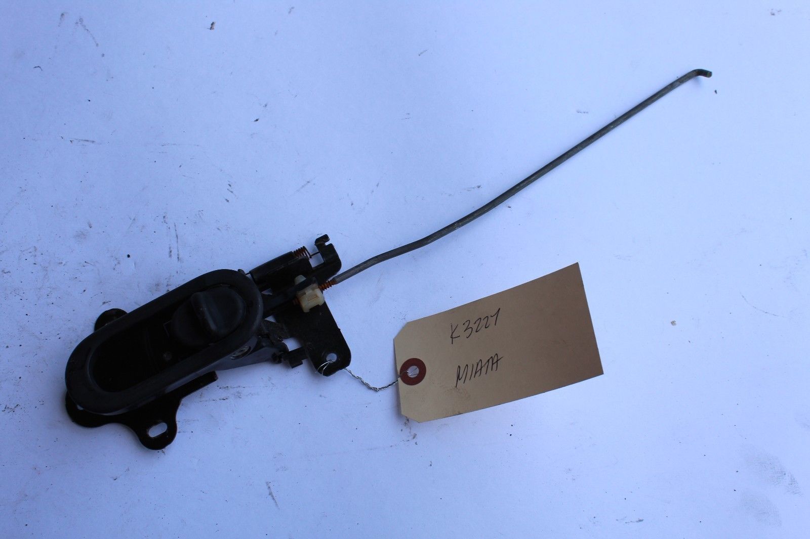 1990-1993 MAZDA MIATA MX-5 RH PASSENGER SIDE INTERIOR DOOR HANDLE ASSY K... - $38.69