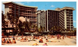 Waikiki Beach in front of the Royal Hawaiian Hawaii Postcard Posted 1976 - £5.89 GBP