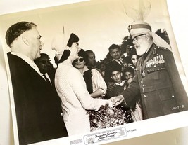 Vintage Press Photo, &quot;Jackie Kennedy Greeted in Pakistan&quot;, 1962 - £26.27 GBP