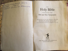 Libro de la Biblia Sagrada Vintage impreso en Londres 1967 - $25.55 CAD