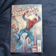 Amazing Spider-man “WHO AM l”#1 one shot NM 2014 Dan Slott - $55.17 MXN