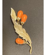 Sarah Coventry Bittersweet Faux Coral and Leaf Goldtone Brooch Vintage 1... - $294.70 MXN
