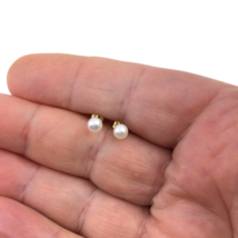 Women&#39;s Italian Stud Earrings 14k Yellow Gold Natural Round White Pearl 4.61 mm - £59.73 GBP