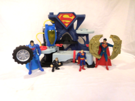 DC Comics  Superfriends Superman Playset + 6&quot; Tire Spinning Action Figur... - £11.84 GBP