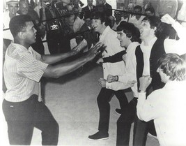 The Beatles &amp; Muhammad Ali 8X10 Photo Boxing Picture Music - £3.94 GBP