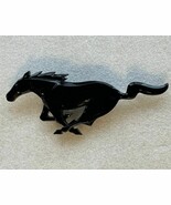 7.5&quot; black pony galloping horse grill emblem for Ford Mustang. Light Blem - $504.15 MXN