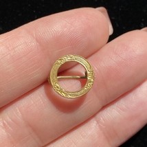 c1920 Victorian Style Round Pin Brooch American Design Gold Plated - $24.95