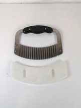 The Pampered Chef Crinkle Cutter #1063 Blade with Storage Protector Reti... - $16.99