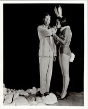 Dick Van Dyke Mary Tyler Moore in bunny costume original 8x10 real photo... - £19.57 GBP