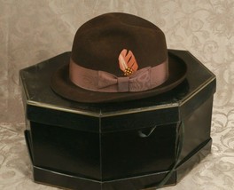 Cavanagh VTG Brown Fedora Men’s Feather Hat &amp; Box 7 1/8 Cleveland Ohio Excellent - £60.25 GBP