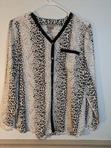 Chico&#39;s Blouse Size 1 Women’s Leopard Print Buttoned Down Black and White - £11.41 GBP