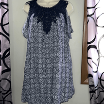 KNOX ROSE Dress Size Medium Blue Floral Tunic V-Neck Crochet Cold Shoulder - £11.72 GBP