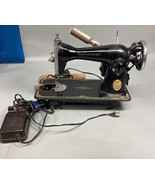 Vintage Good Housekeeper Deluxe Sewing Machine With Pedal And Lightbulb - $69.46 CAD