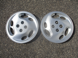 Genuine 1994 to 1996 Saturn S series bolt on 15 inch hubcaps wheel covers - £21.78 GBP