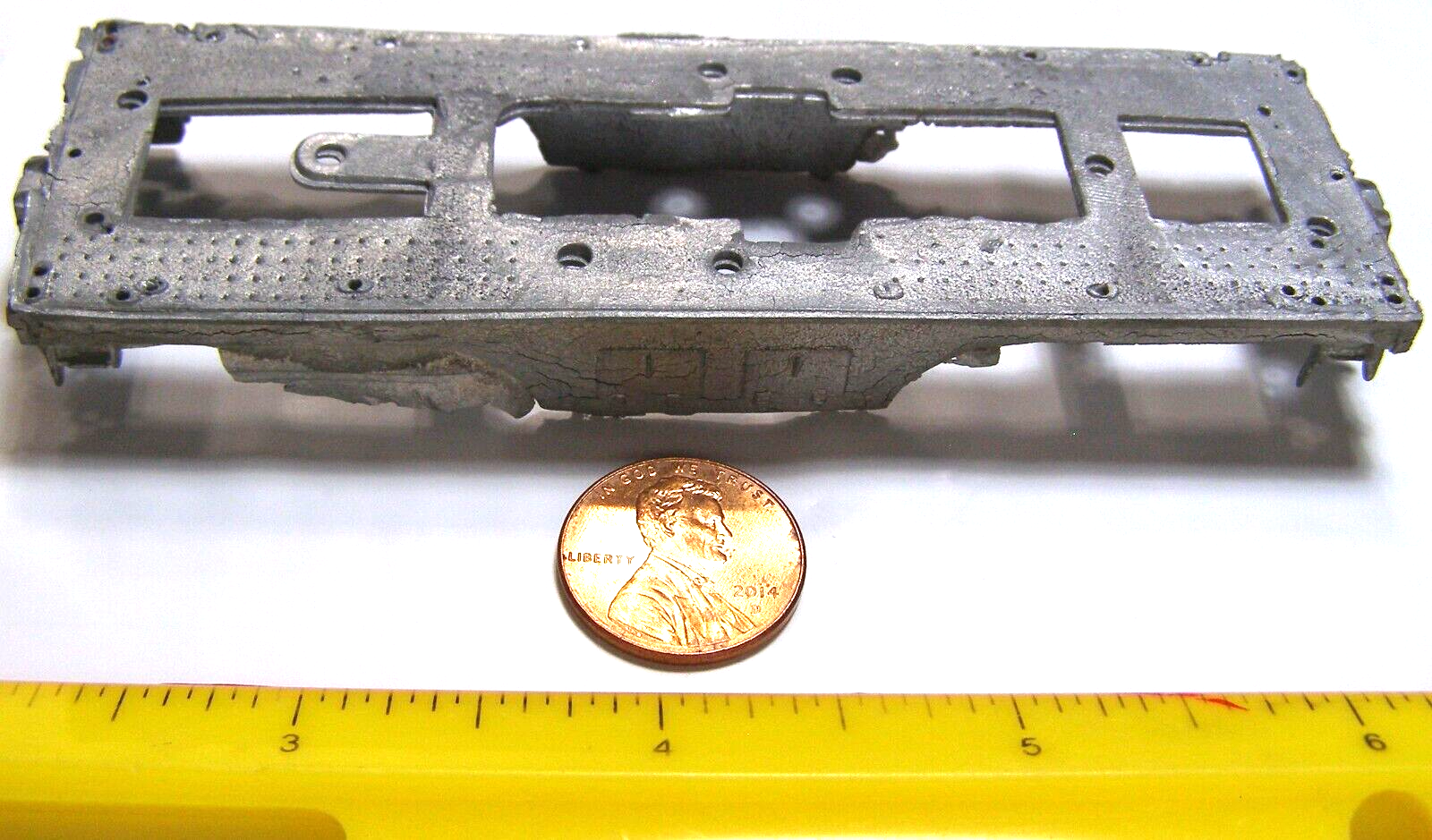 Unknown Brand Die Cast HO Scale Model RR Locomotive Chassis   RTH - $9.95