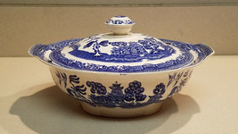 Vintage Old Willow Blue Round Covered Vegetable by Meakin, Alfred w/ Lid - $197.95