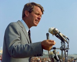 Senator Robert F. Kennedy campaigns in Garden Grove California New 8x10 Photo - £7.04 GBP