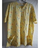 Yellow Green puppies Scrub Top Medical Uniform - $134.70 MXN
