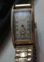 Men&#39;s Vintage Imperial curved bezel Swiss 17 Jewels Model 46 1745 Wristw... - $27.88