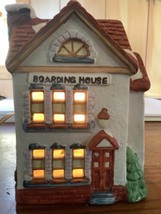 Americana Village Boarding House Santa&#39;s Best Vintage 1991  Lighted House - £25.03 GBP