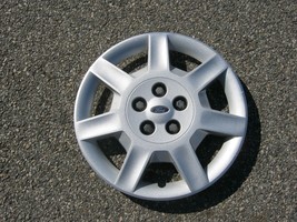 One factory 2005 to 2007 Ford Taurus 16 inch bolt on hubcap wheel cover - $25.36