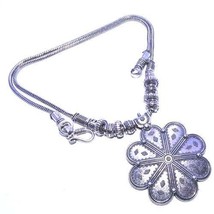 Vintage Style Handmade Flower Necklace - $56.34 MXN