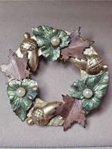 Acorn Oak Leaf Wreath Pin Faux Pearl Vintage Estate 1-7/8&quot; Copper Gold Tone - $12.82